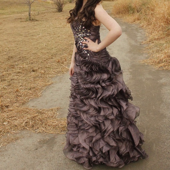 Size 6 Amethyst strapless prom dress - Picture 2 of 6